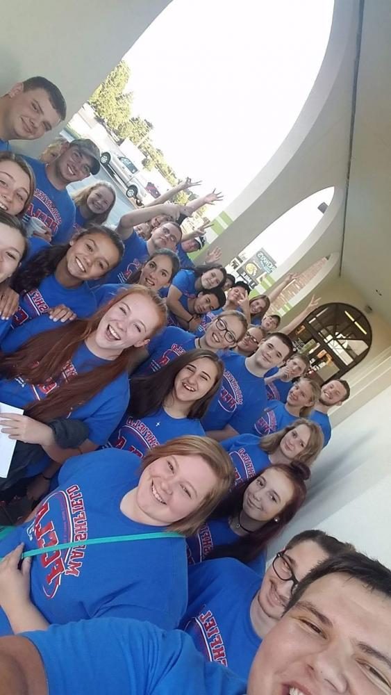 Before they arrived at the airport, the FCCLA club joined in for a giant, American selfie.