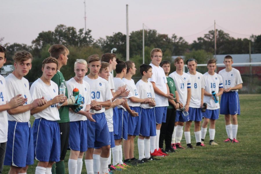 The soccer team applauds the 2017 seniors 