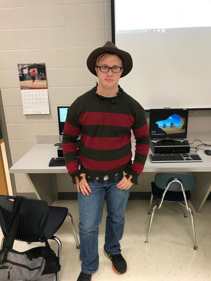 Sophomore+Caleb+Clemons+dresses+up+as+Freddy+Kruger+for+80s+Movie+Day.